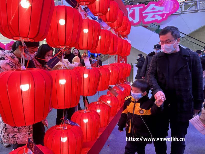 在监狱里，囚犯们怎样玩游戏？